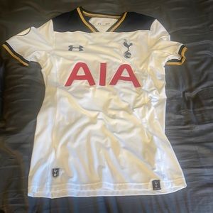 Tottenham Hotspur 2016/17 Home Kit with Harry Kane in the back.